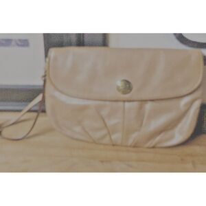 VTG COACH pleated bottom leather Wristlet w/Logo Tap magnetic snap button‎